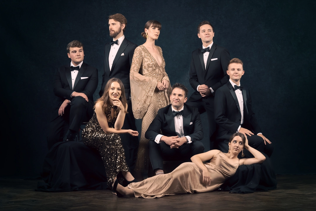 VOCES8 in Konzertkleidung